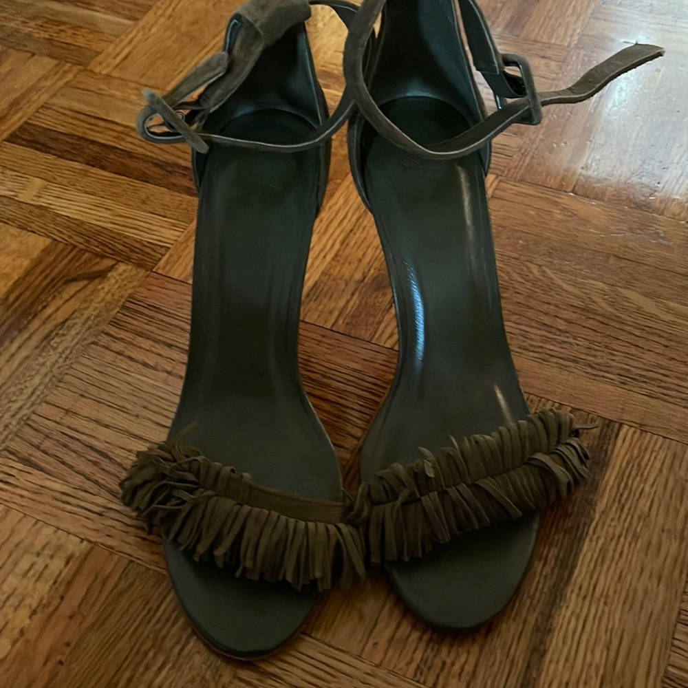 Joie heels in a beautiful olive color size 38.